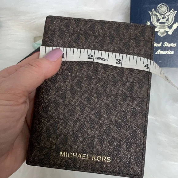 ❌SOLD❌ Authentic Michael Kors passport and credit card holder - like new - Picture 13 of 17